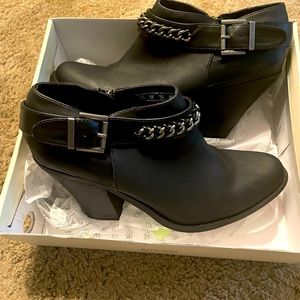 Women boots and booties size 10-11